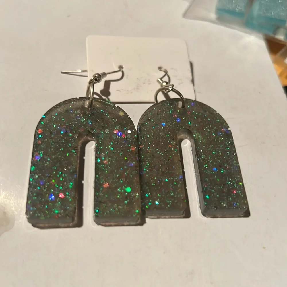 Gray glitter horseshoe earrings NWT resin dressy sparkly Christmas stocking gift